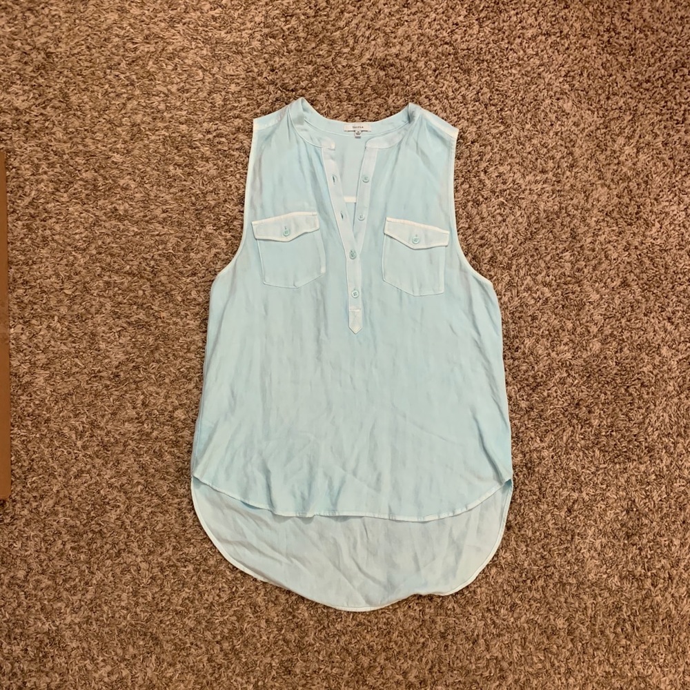 NWOT Aritzia Talula blue 1/2 sleeveless button top